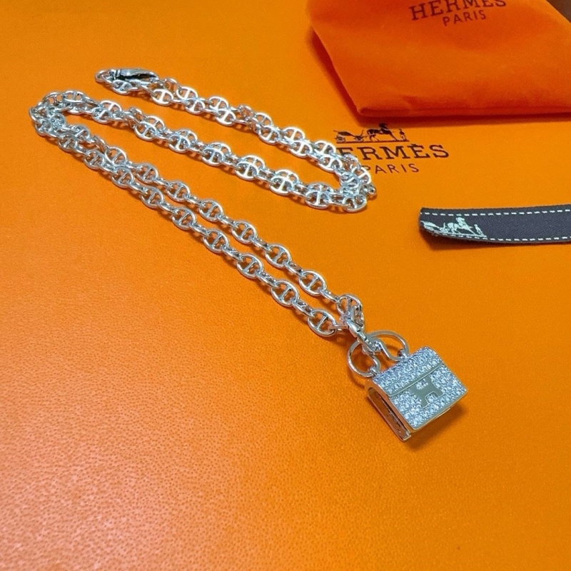 H**me5 necklaces